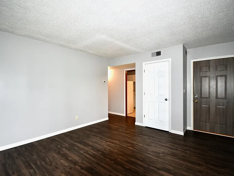 413 4th Ave E #4 — Photo 1