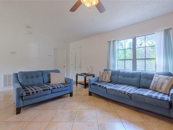 4th image of 1011 E Walts Ave