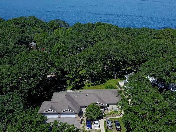 2nd image of 105 Pillsbury Point