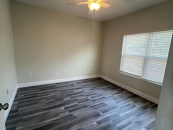 3rd image of 2812 Pine Creek Trl APT 1