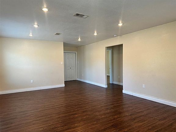 4th image of 2738 Yale St #A
