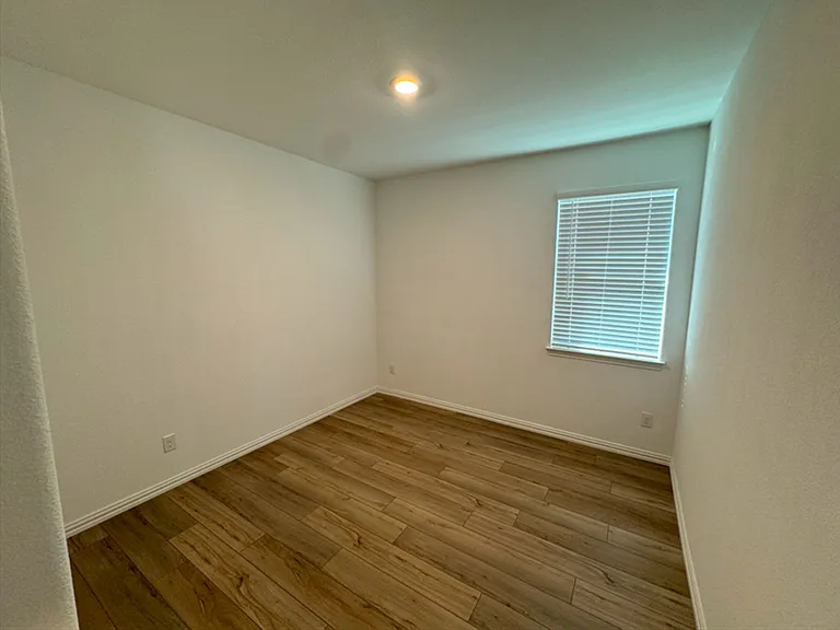 1105 Daffodil St — Photo 9