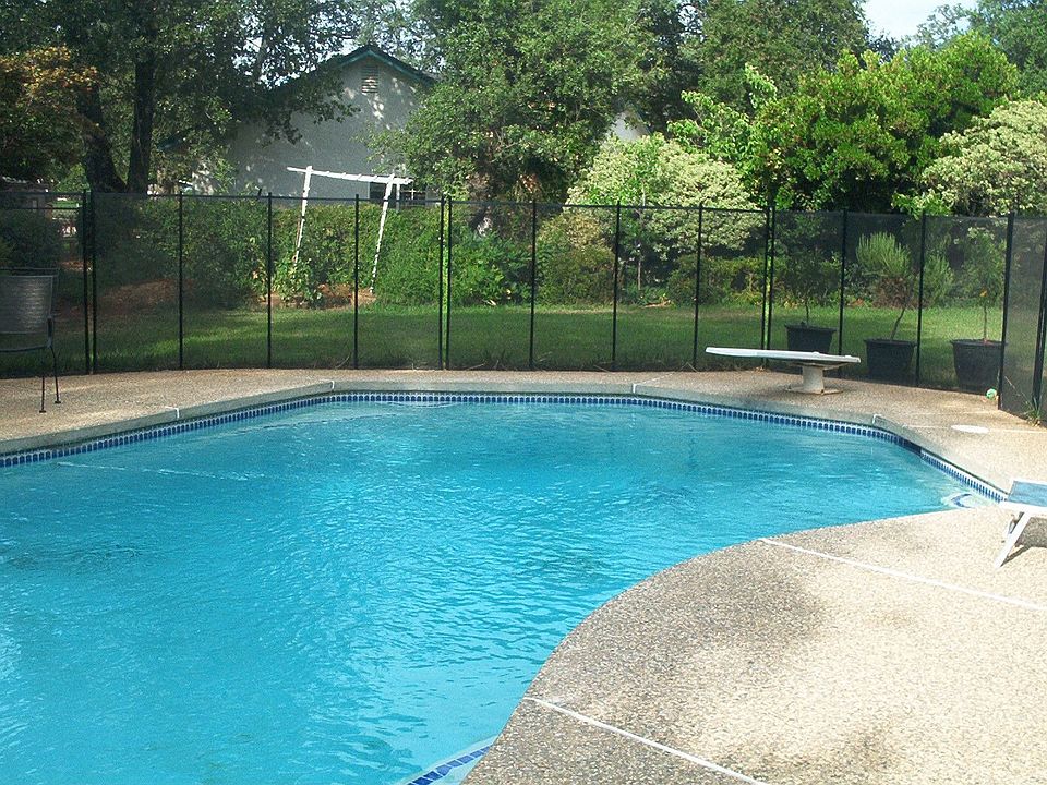 Fenced pool (removable) w/ diving board