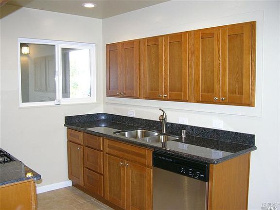 4th image of 925 Nightingale Dr