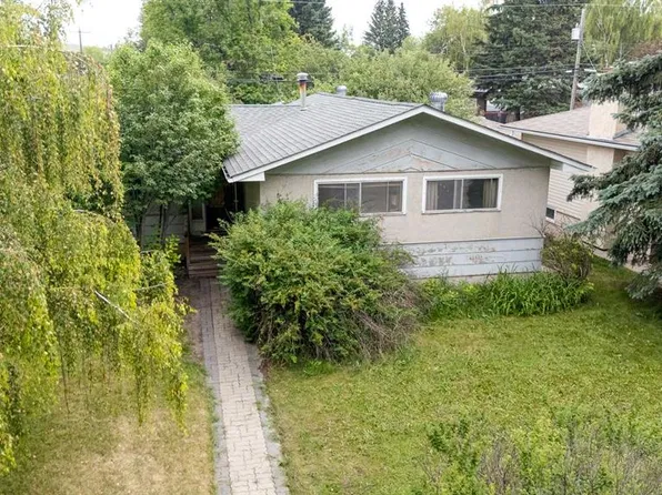 2836 W Brentwood Blvd NW, Calgary, AB T2L 1J5
