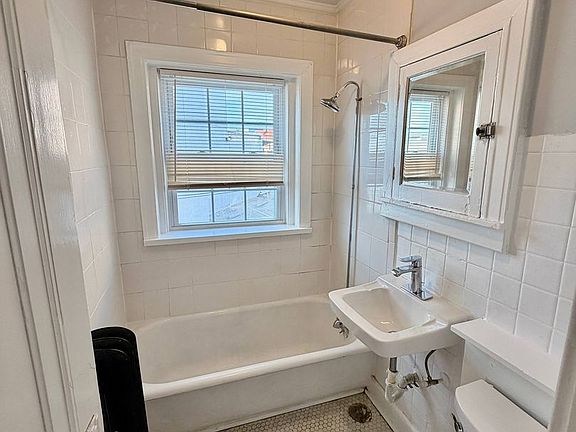 5th image of 133 E 46th St #3