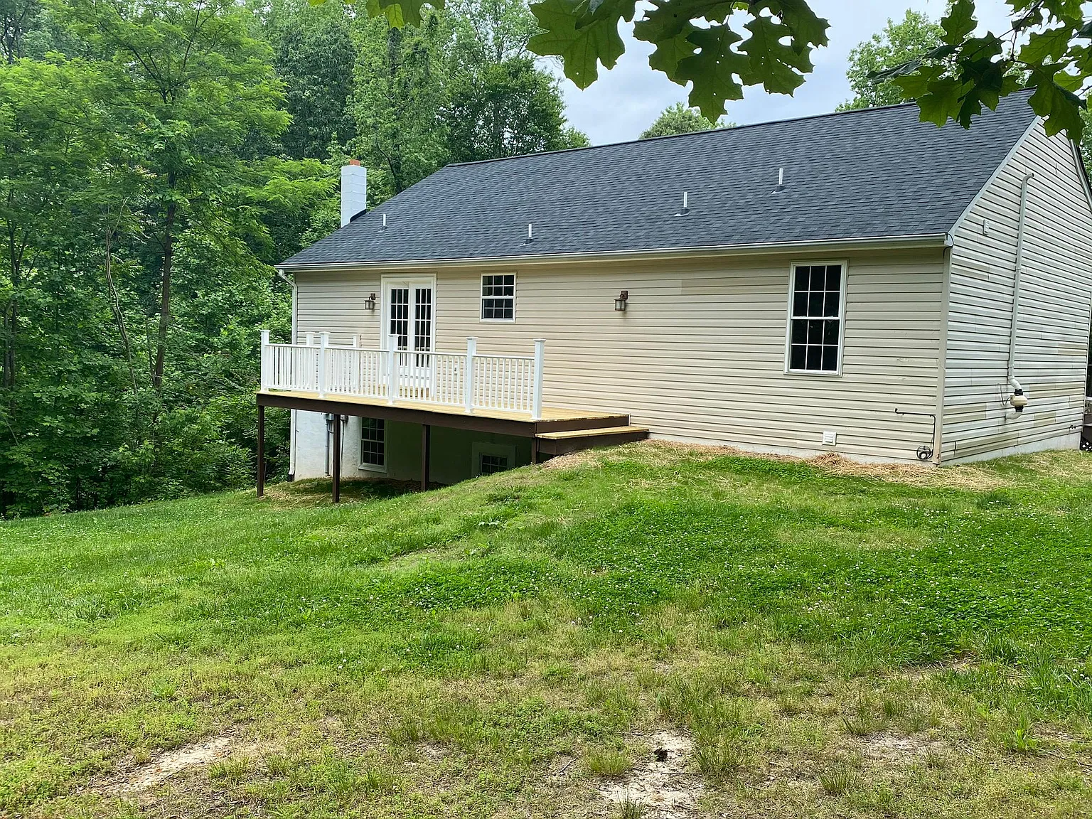 4 bed, 2250 sqft, $2,200 — Photo 2