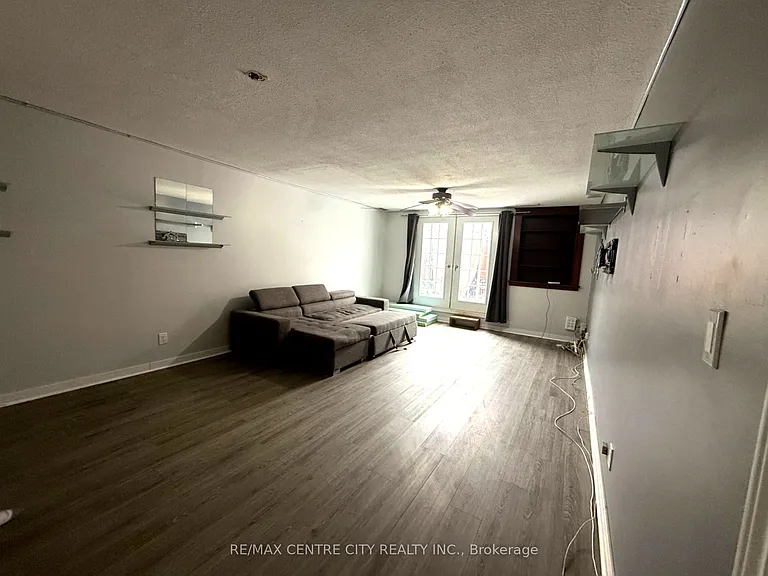 26 Bruce St #MAIN — Photo 3