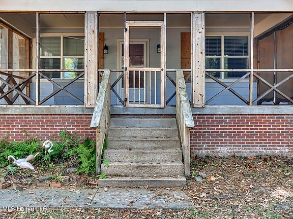 3rd image of 1283 N McRaven Rd