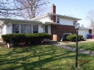 220 Roberta Ln, Chicago Heights, IL