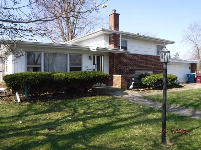 220 Roberta Ln photo 1