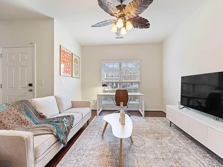 4 Suncrest Ct — Photo 2