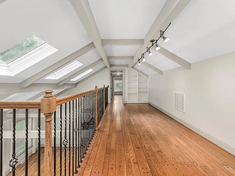 471 Sherwood Forest Rd — Photo 14
