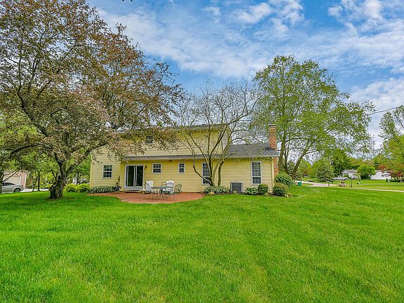4th image of 8871 Charington Ct