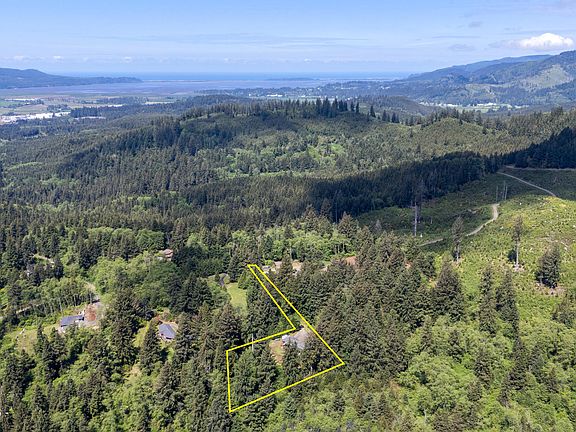 3rd image of 3585 Aldercrest Rd