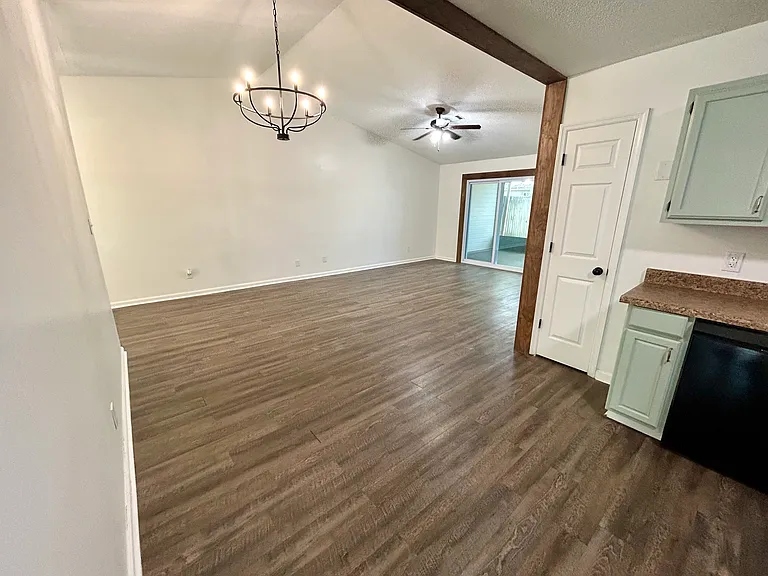 318 Somerset Dr — Photo 7