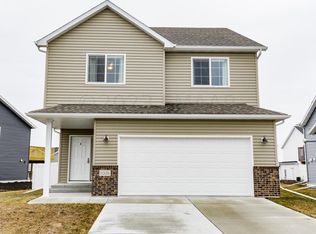1026 46th Ave S, Moorhead, MN 56560