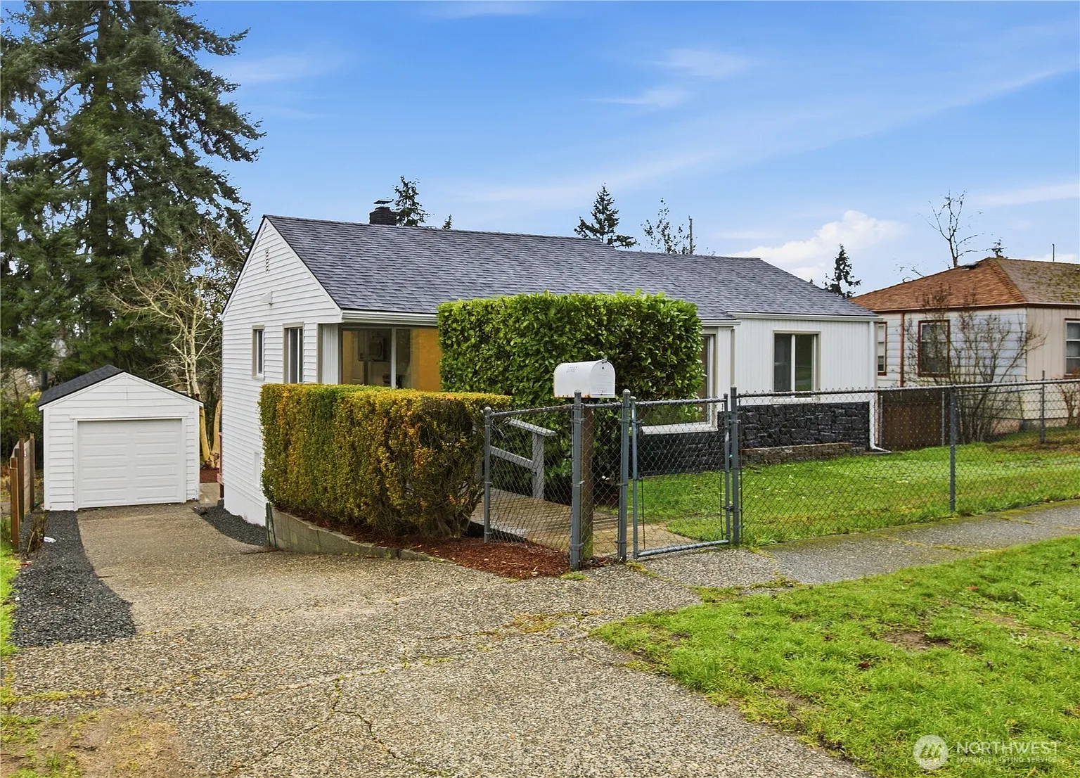 17017 4th Avenue NE photo 1