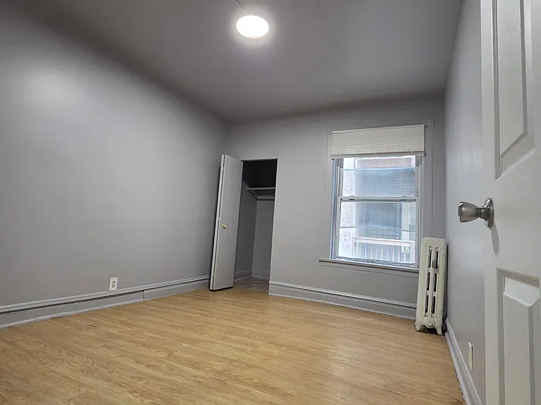 1142 E 67th St #1 — Photo 15