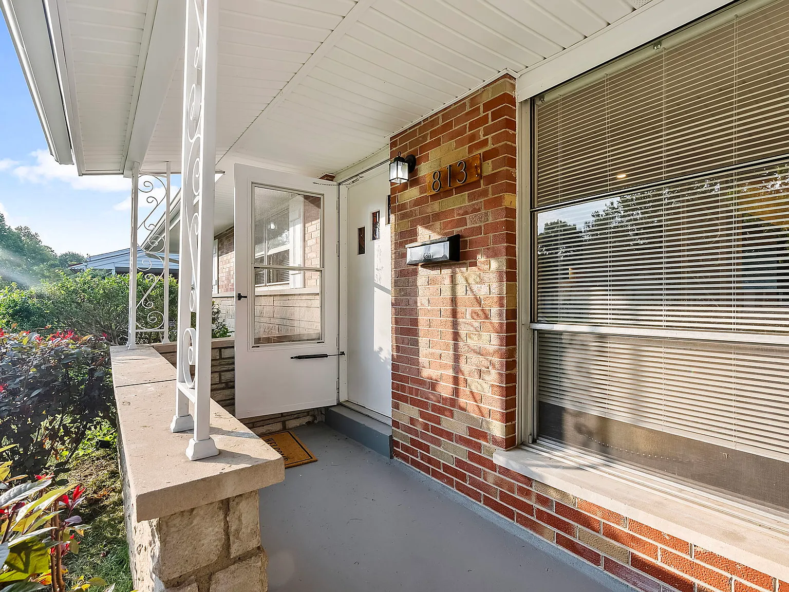 4 bed, 1.5 bath, 2100 sqft, $4,100 — Photo 3