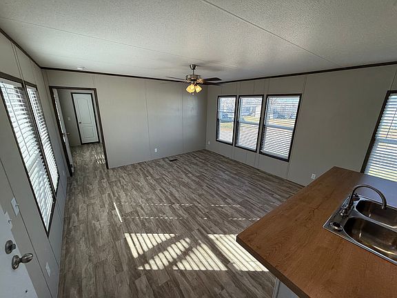 3rd image of 137 Eldridge Ln