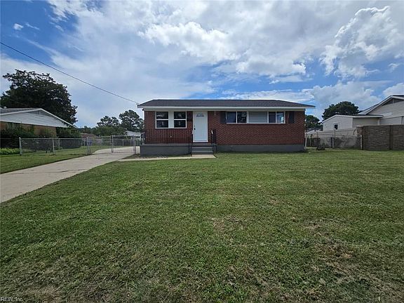 4th image of 919 Warfield Dr