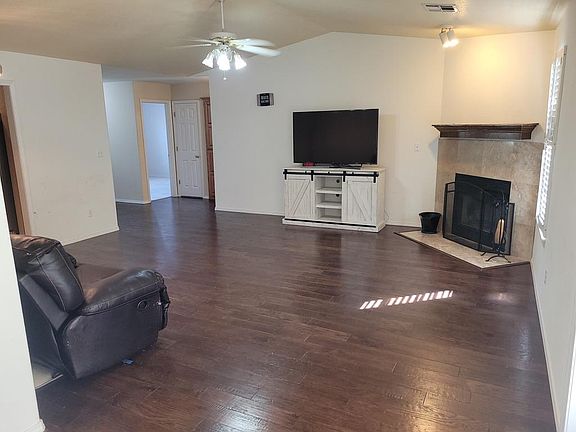 5th image of 104 Camaron Dr