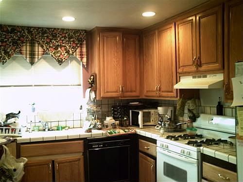 4th image of 832 Jack London Dr