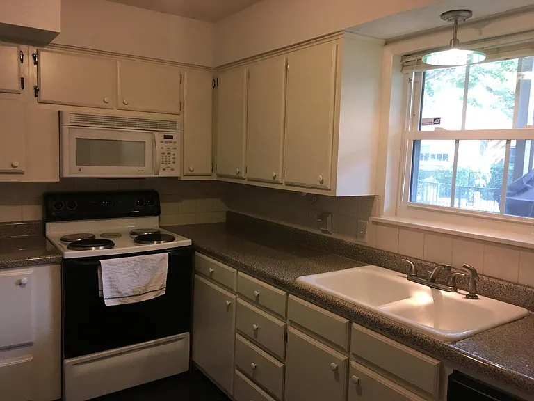 7920 Royal Ln — Photo 5