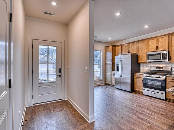 2nd image of 3021 Tipperary Dr