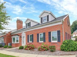 2012 Wyntre Brooke Dr, York, PA 17403