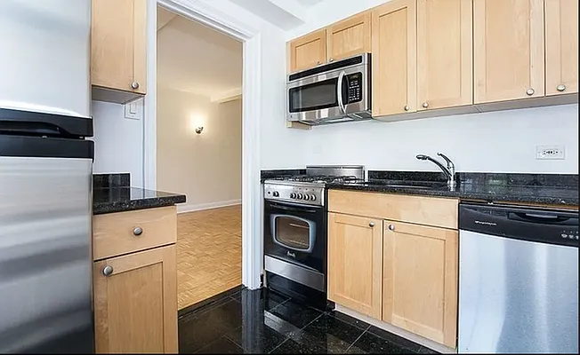 Rented by Manhattan Realty Group | media 4