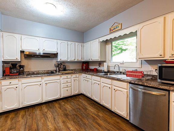 4th image of 8997 Northgate Dr