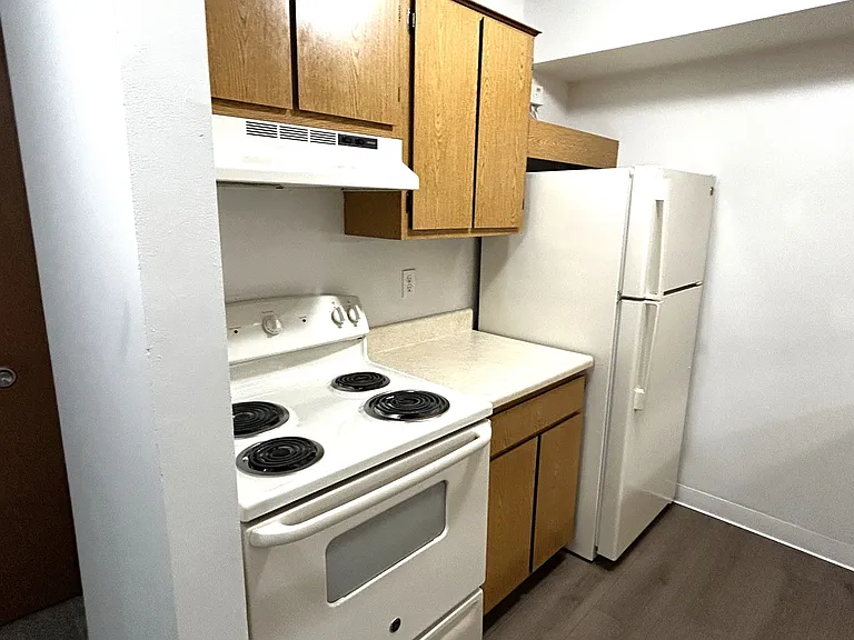 Charter Oaks Apartments — Photo 185