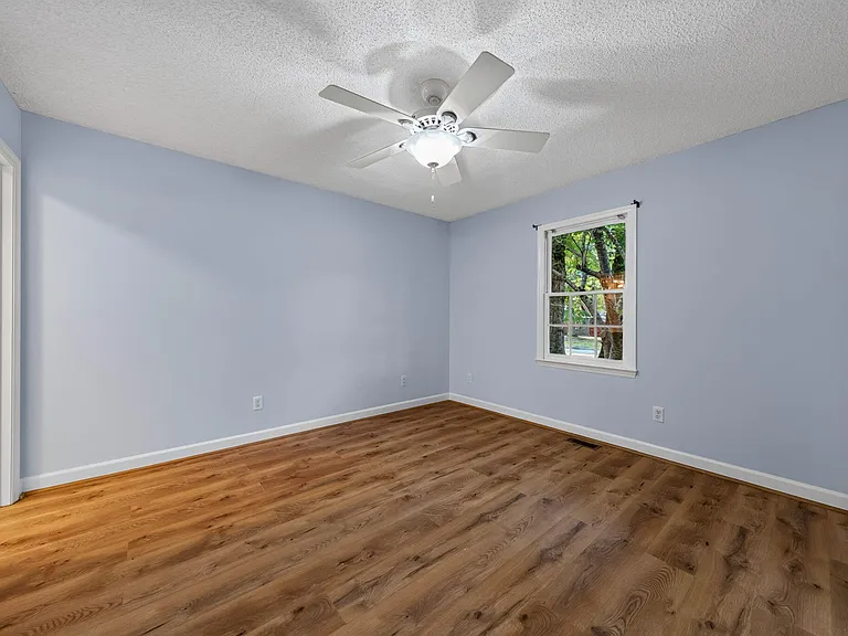 1249 Skyview Dr — Photo 19
