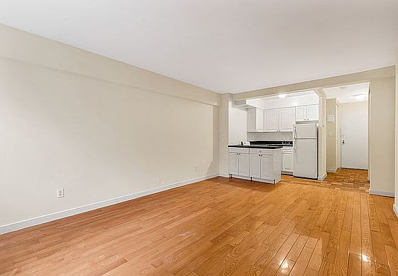 2nd image of 7 E 32nd St #2IE