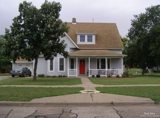 916 N Grand Ave, Ellsworth, KS 67439