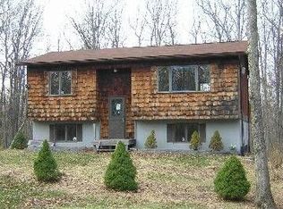 103 Lead Ct, Milford, PA 18337