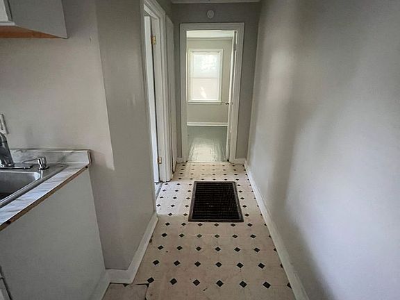 4th image of 1591 Locust St #2