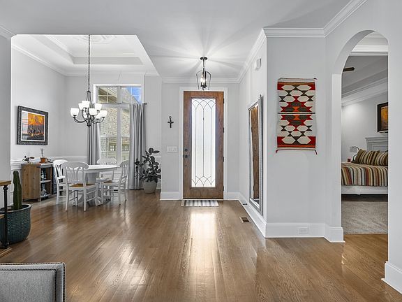 3rd image of 193 Karen Dr