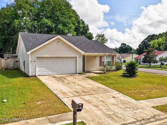 3rd image of 16351 Greenglade Dr