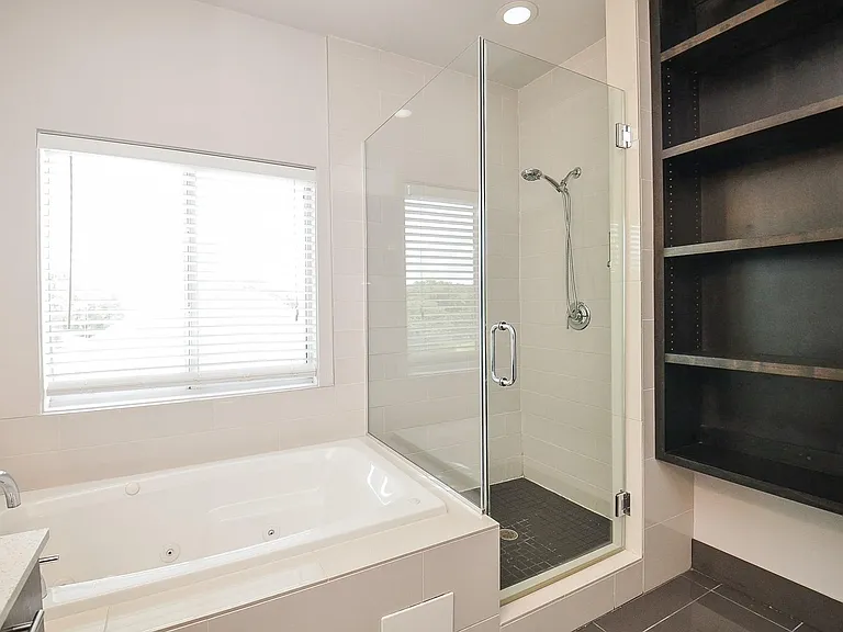 4708 Crawford St — Photo 14