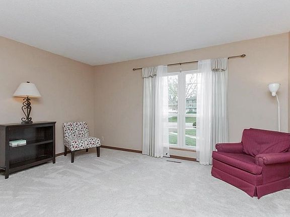 4th image of 1509 Parkwood Ln NE