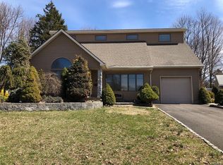 25 Knox Dr, New Windsor, NY 12553