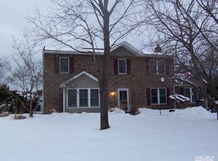 15 Julie Ln, Selden, NY 11784