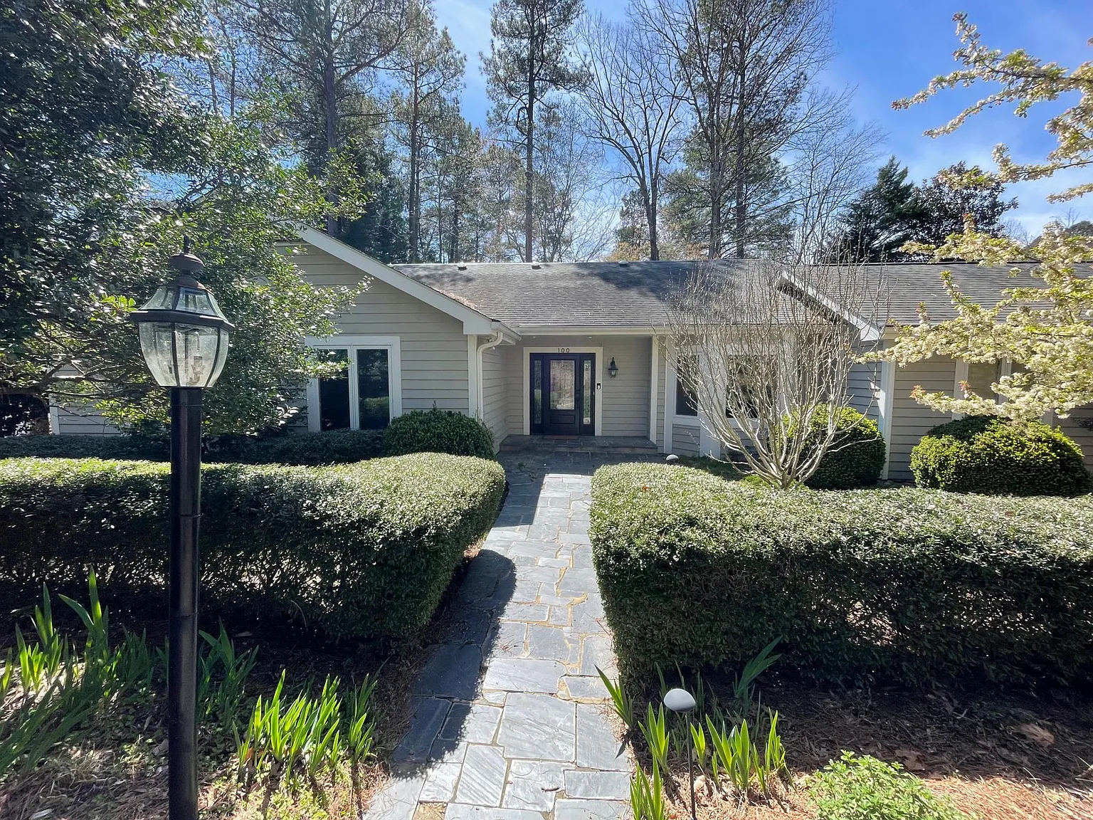 4 bed, 3.5 bath, 3200 sqft, $4,800 — Photo 1