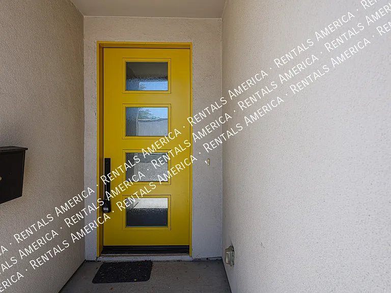 2418 E Amelia Ave — Photo 67
