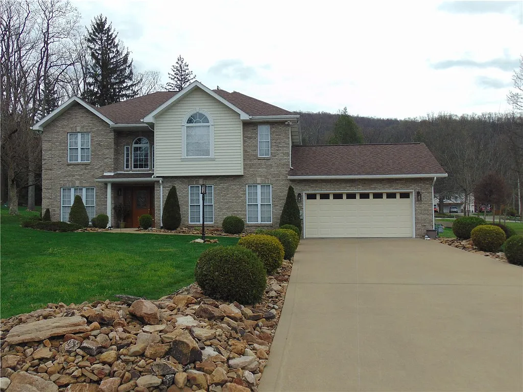532 Bennington Pl N photo 1