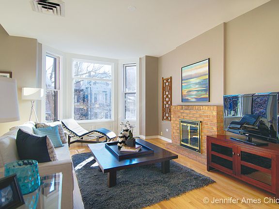 2nd image of 842 W Wrightwood Ave #2