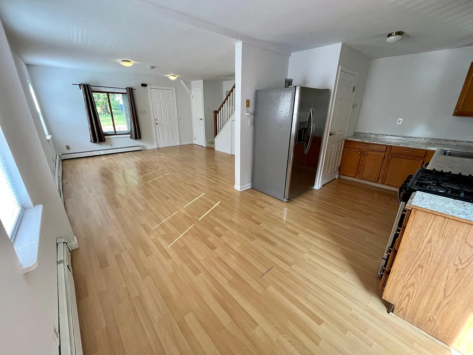 3 bed, 1.5 bath, 1035 sqft, $2,500 — Photo 4